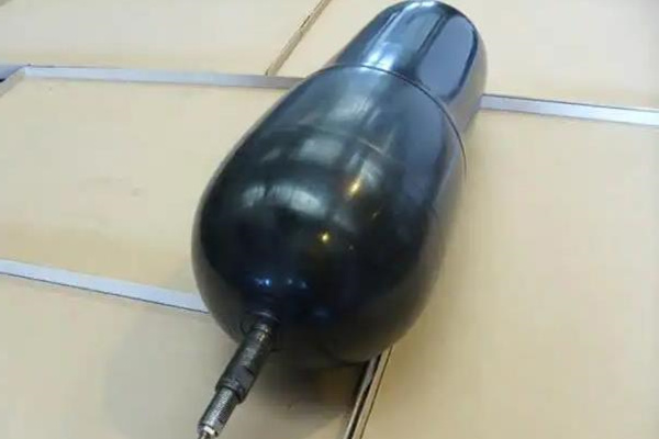 蓄能器里面的液壓油有哪些污染與危害？ 圖1